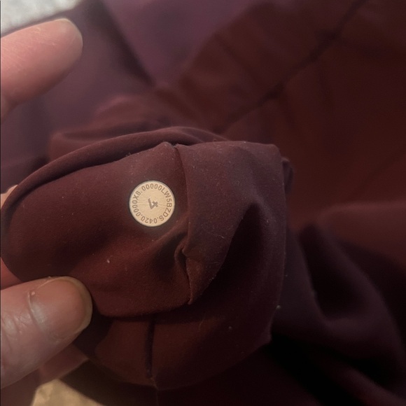 {Lululemon} On the Fly Jogger *Luxtreme 28" in Cassis - Women's 4 - Picture 7 of 7